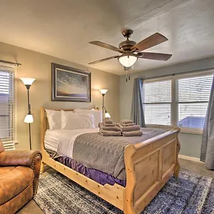 centrally-located-phoenix-cottage-with-yard.hotelsofphoenix.com/